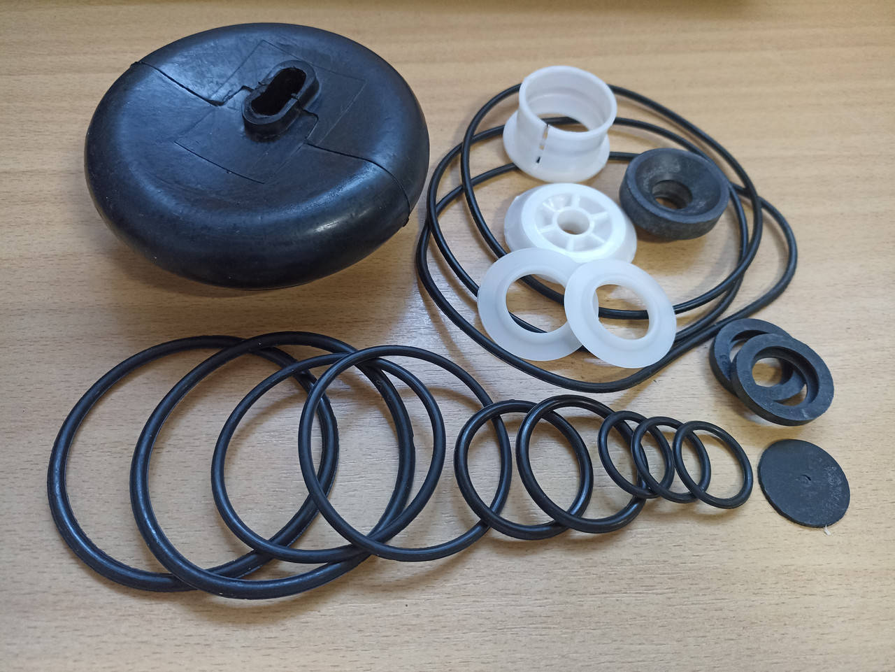 Ремкомплект главного тормозного крана КамАЗ, 13 наимен.
Ремкомплект главного тормозного крана КамАЗ, 13 наимен.