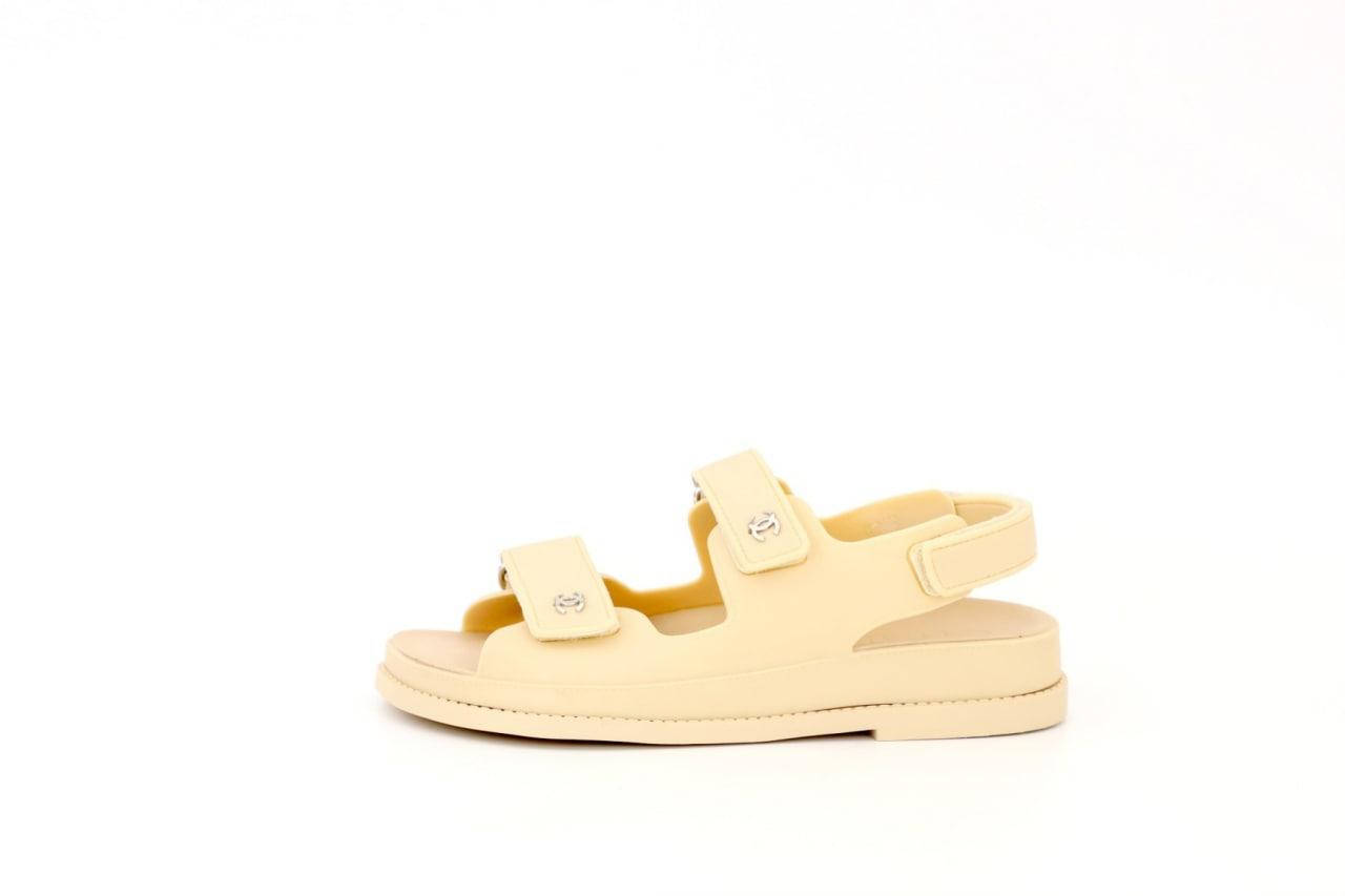 Женские сандалии Chanel Dad Sandals Light Beige (босоножки шанель, бежевые) маломерит на 1 размер
Женские сандалии Chanel Dad Sandals Light Beige (босоножки шанель, бежевые) маломерит на 1 размер