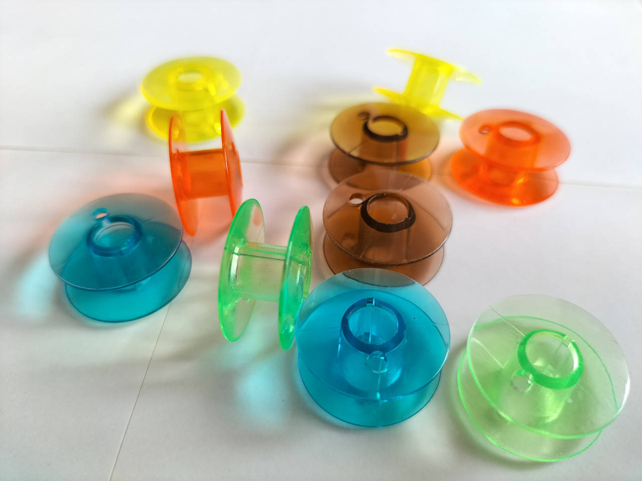 Шпульки 5шт пластиковые (бочёнки) цветные промышленные
Шпульки 5шт пластиковые (бочёнки) цветные промышленные