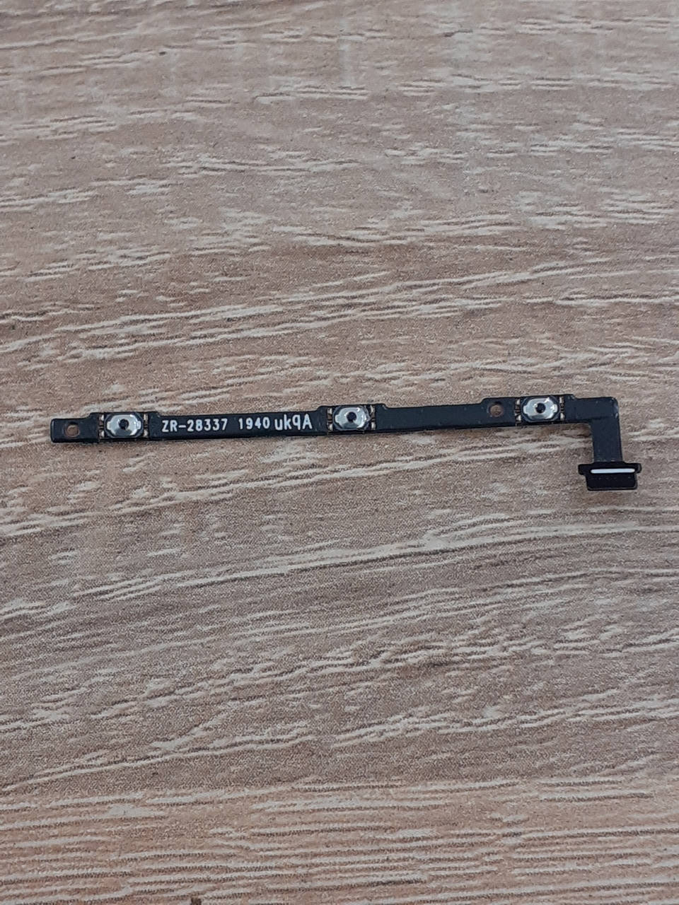 Шлейф кнопок ZTE Blade A7 2019 звук +-, вкл/викл 
Шлейф кнопок ZTE Blade A7 2019 звук +-, вкл/викл