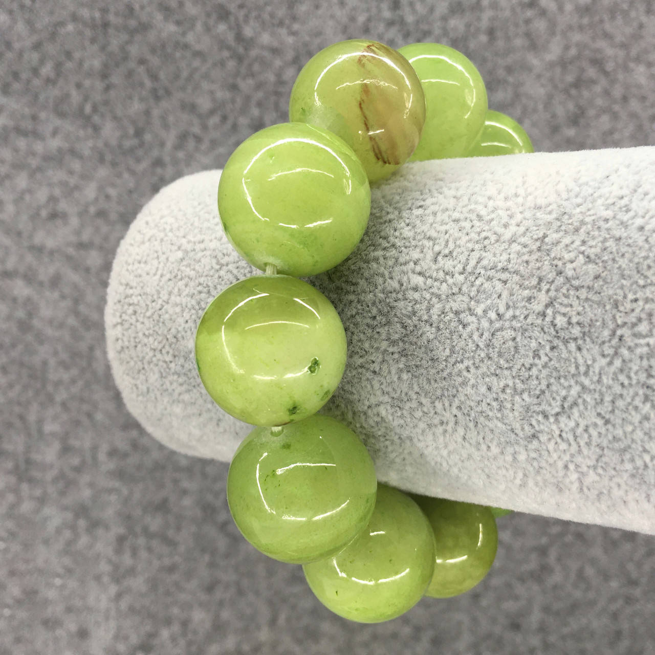 Браслет унисекс Оникс зелёный натуральный d-18мм L-18см 
Браслет унисекс Оникс зелёный натуральный d-18мм L-18см