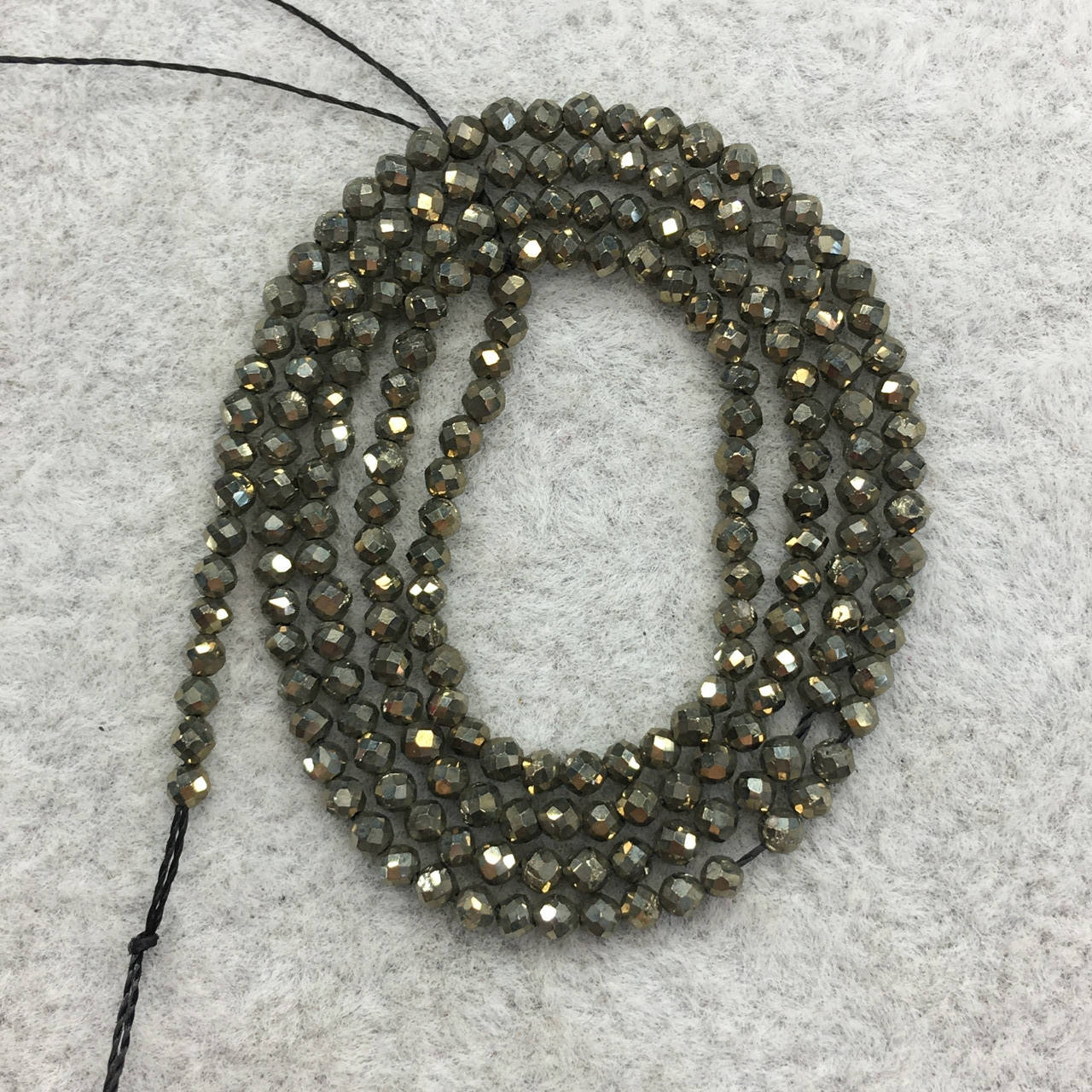 Пирит 2.2мм грань длина 38см 
Пирит 2.2мм грань длина 38см