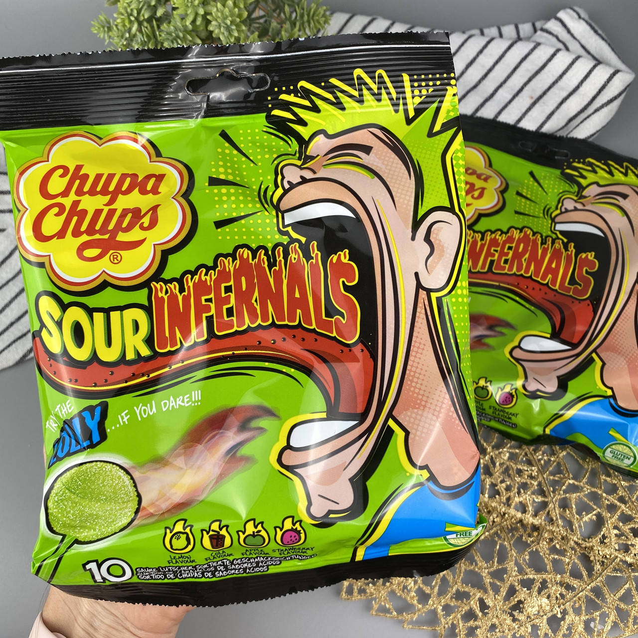 Набор кислых чупа-чупсов со вкусами кола, клубника, апельсин, яблоко Chupa Chups Sour Infernals Lolly 10 шт
Набор кислых чупа-чупсов со вкусами кола, клубника, апельсин, яблоко Chupa Chups Sour Infernals Lolly 10 шт