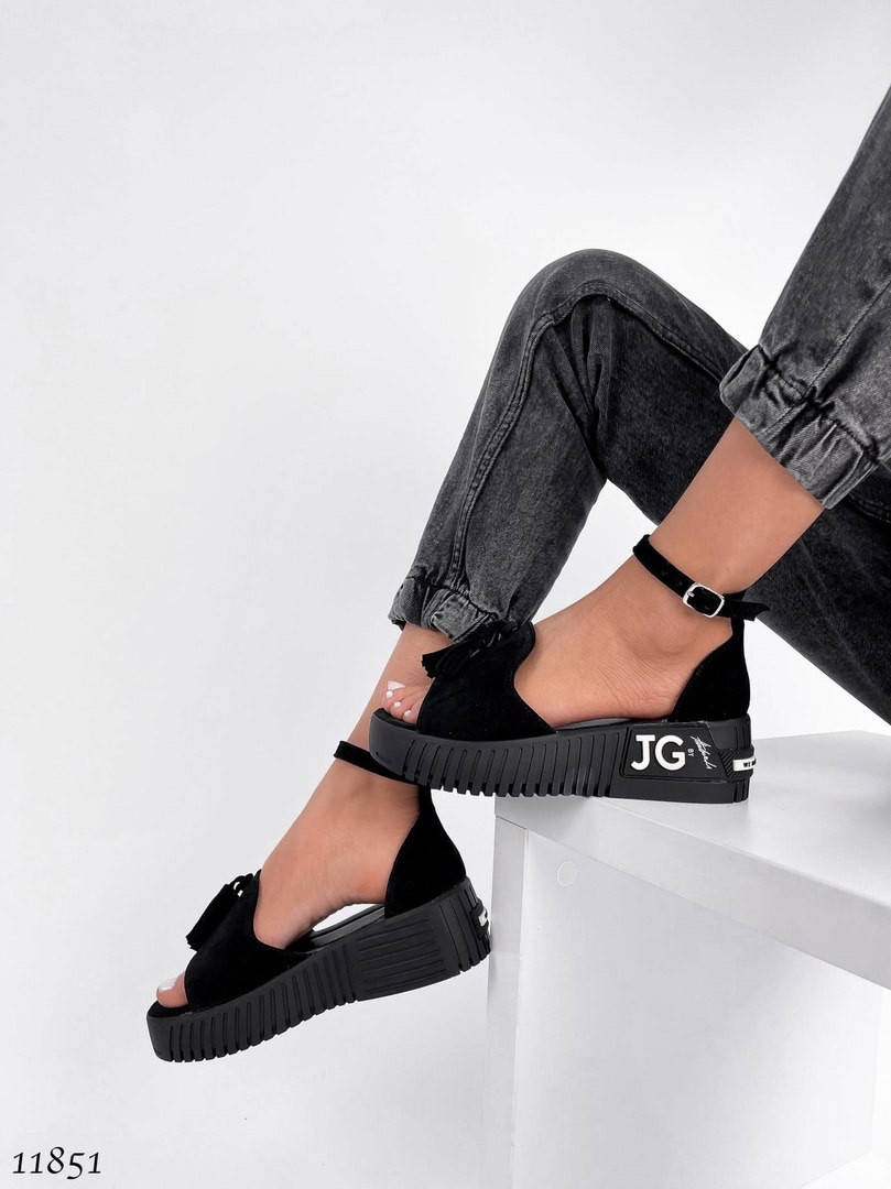 Босоножки женские из натуральной замши чёрные на платформе 36 37 38 39 40
Босоножки женские из натуральной замши чёрные на платформе 36 37 38 39 40