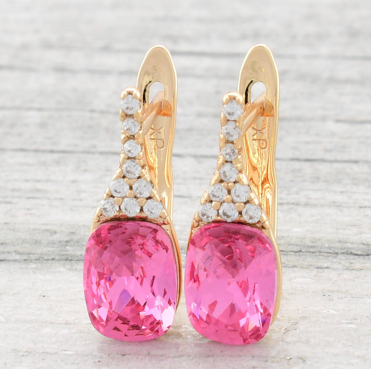 Серьги Xuping с кристаллами Swarovski 83138 размер 18х6 мм цвет розовый вес 4.5 г позолота 18К
Серьги Xuping с кристаллами Swarovski 83138 размер 18х6 мм цвет розовый вес 4.5 г позолота 18К