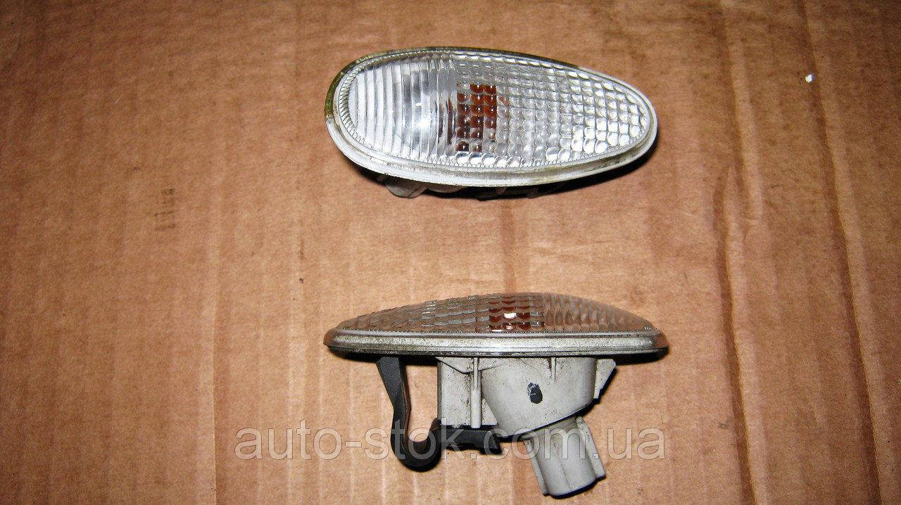 Повторитель поворота Mitsubishi Outlander 2.0, 2004г.в. MR522027 
Повторитель поворота Mitsubishi Outlander 2.0, 2004г.в. MR522027