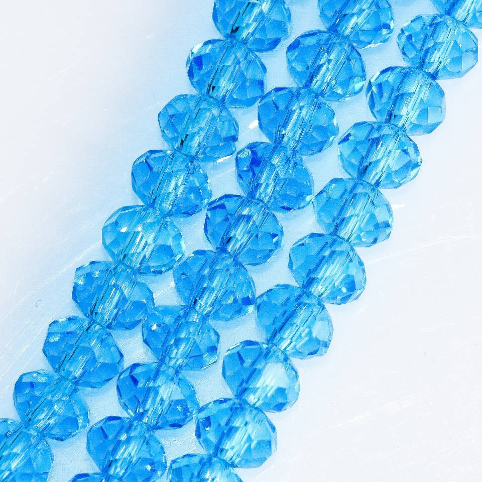 Бусины стекло прозрачное голубой "рондель" d-6х4мм нитка L-45см 
Бусины стекло прозрачное голубой "рондель" d-6х4мм нитка L-45см