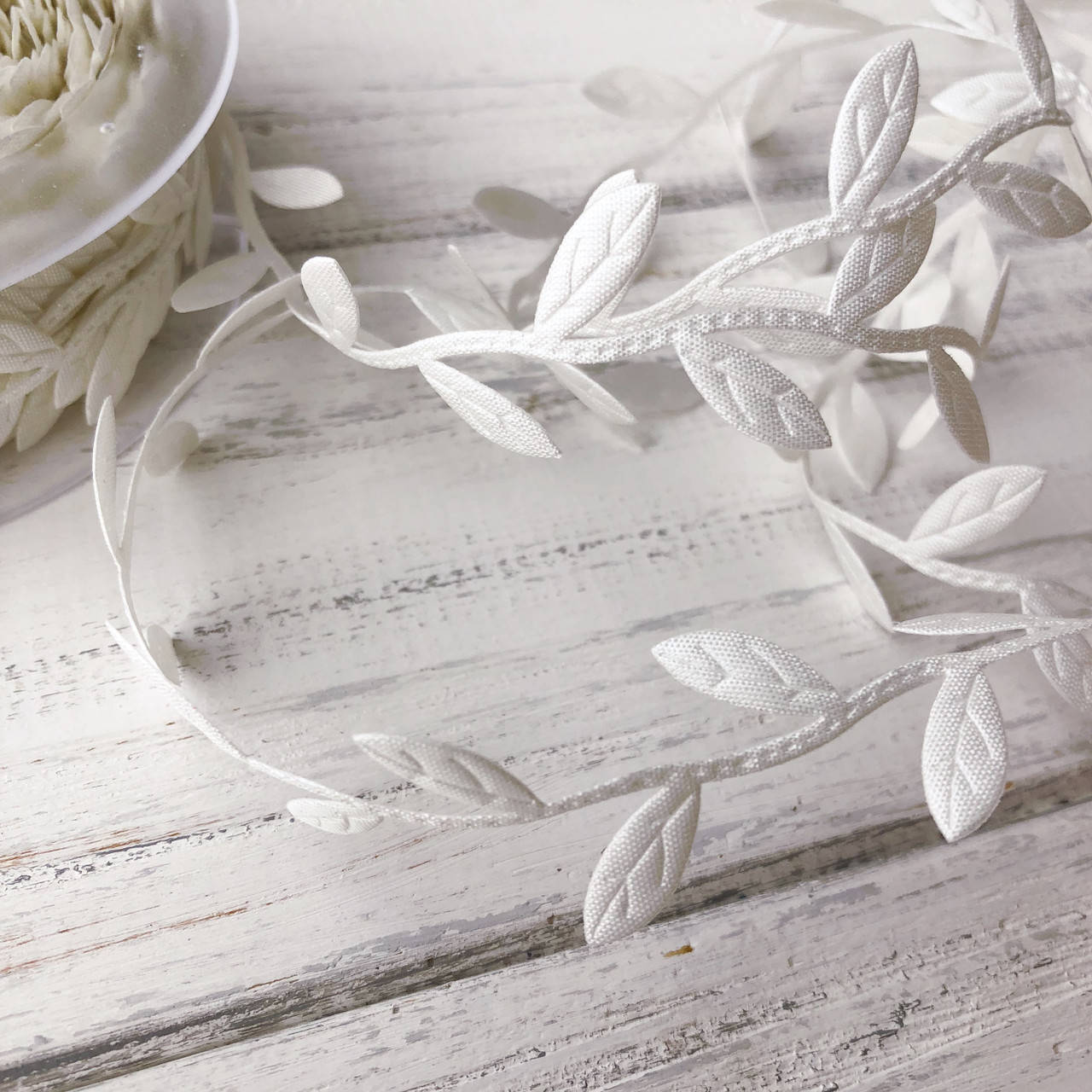 Стрічка - листочки - молочна. Ціна за 1 м.
Стрічка - листочки - молочна. Ціна за 1 м.