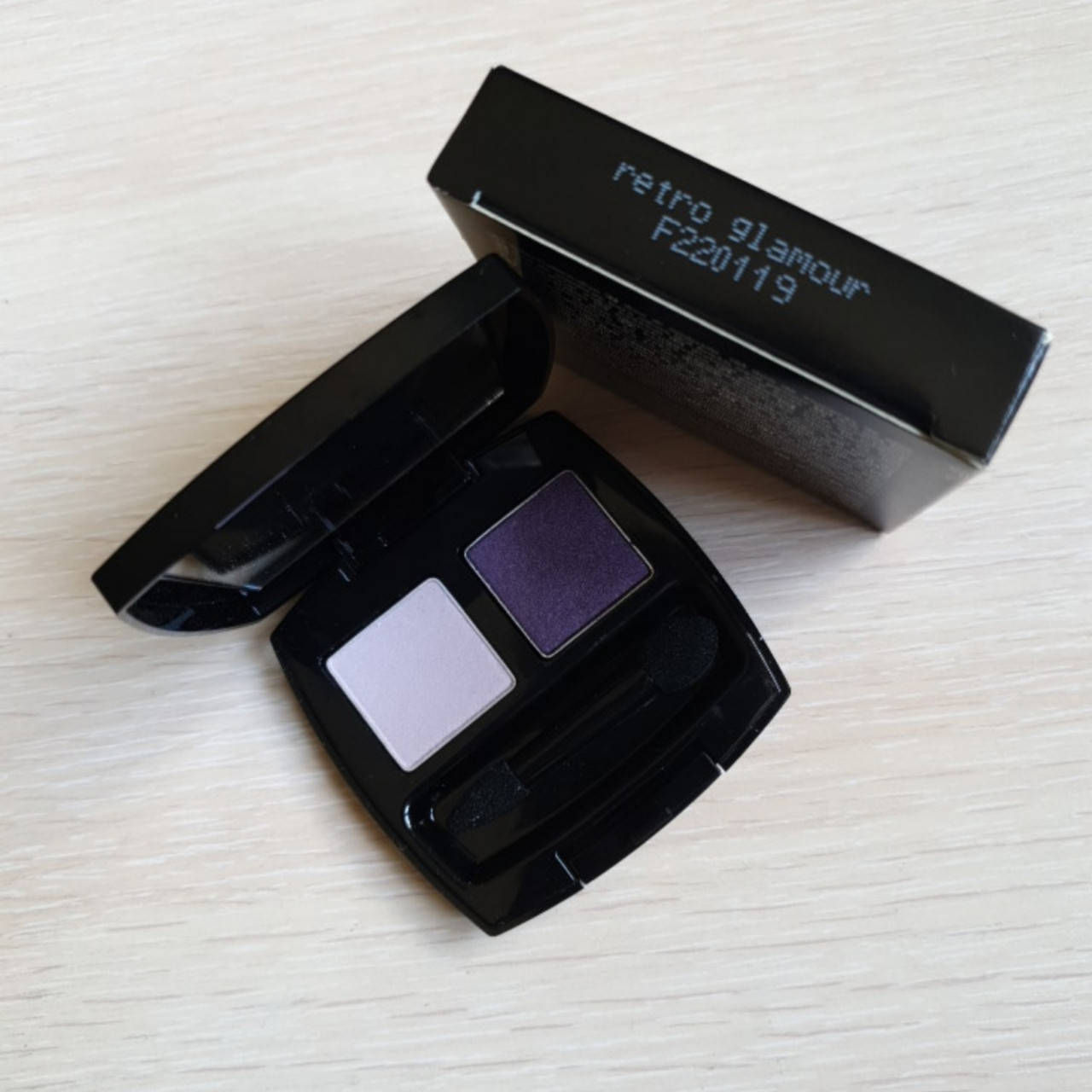 Двухцветные тени для век Avon True разные (Retro glamour, warm cashmere, Healthy glow)
Двухцветные тени для век Avon True разные (Retro glamour, warm cashmere, Healthy glow)