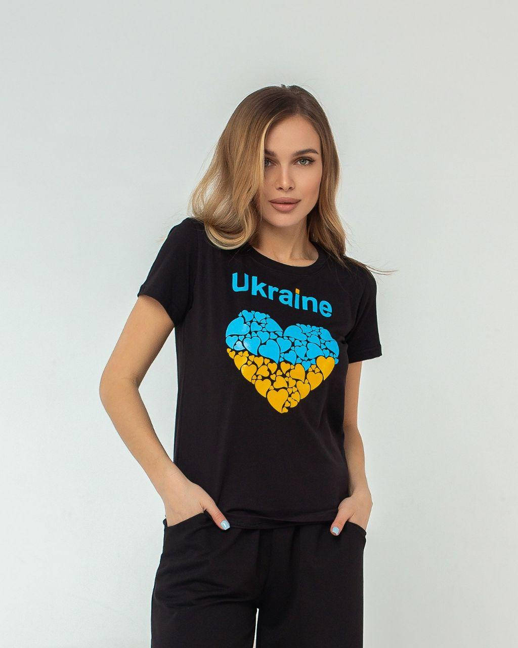 Патриотическая стильная женская футболка с накатом сердце "UKRAINE" белая черная 42-44 46-48 кулир, Черный
Патриотическая стильная женская футболка с накатом сердце "UKRAINE" белая черная 42-44 46-48 кулир, Черный