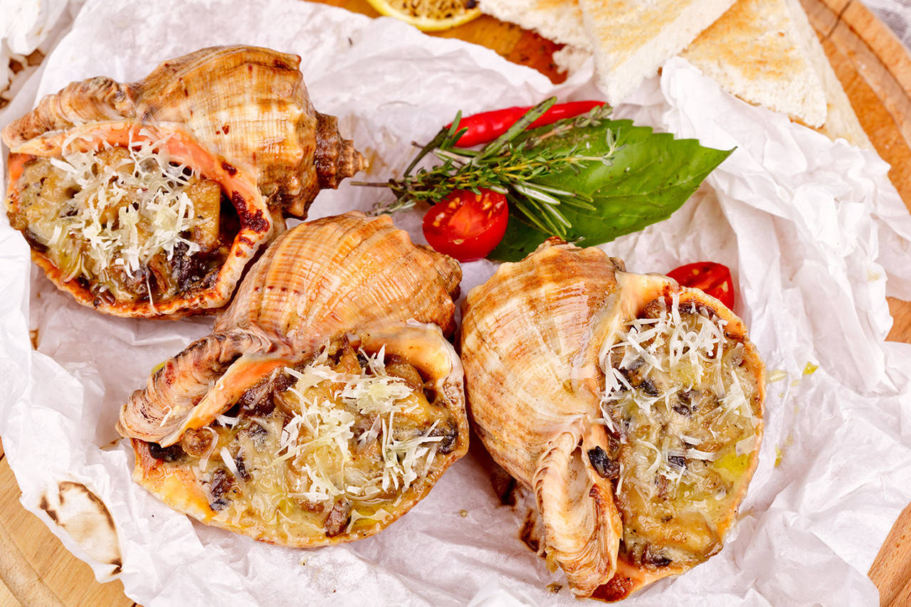Рапан фаршированный в ракушке под соусом Прованс, Бургундский,Трюфель (на выбор), 1 штучка
Рапан фаршированный в ракушке под соусом Прованс, Бургундский,Трюфель (на выбор), 1 штучка