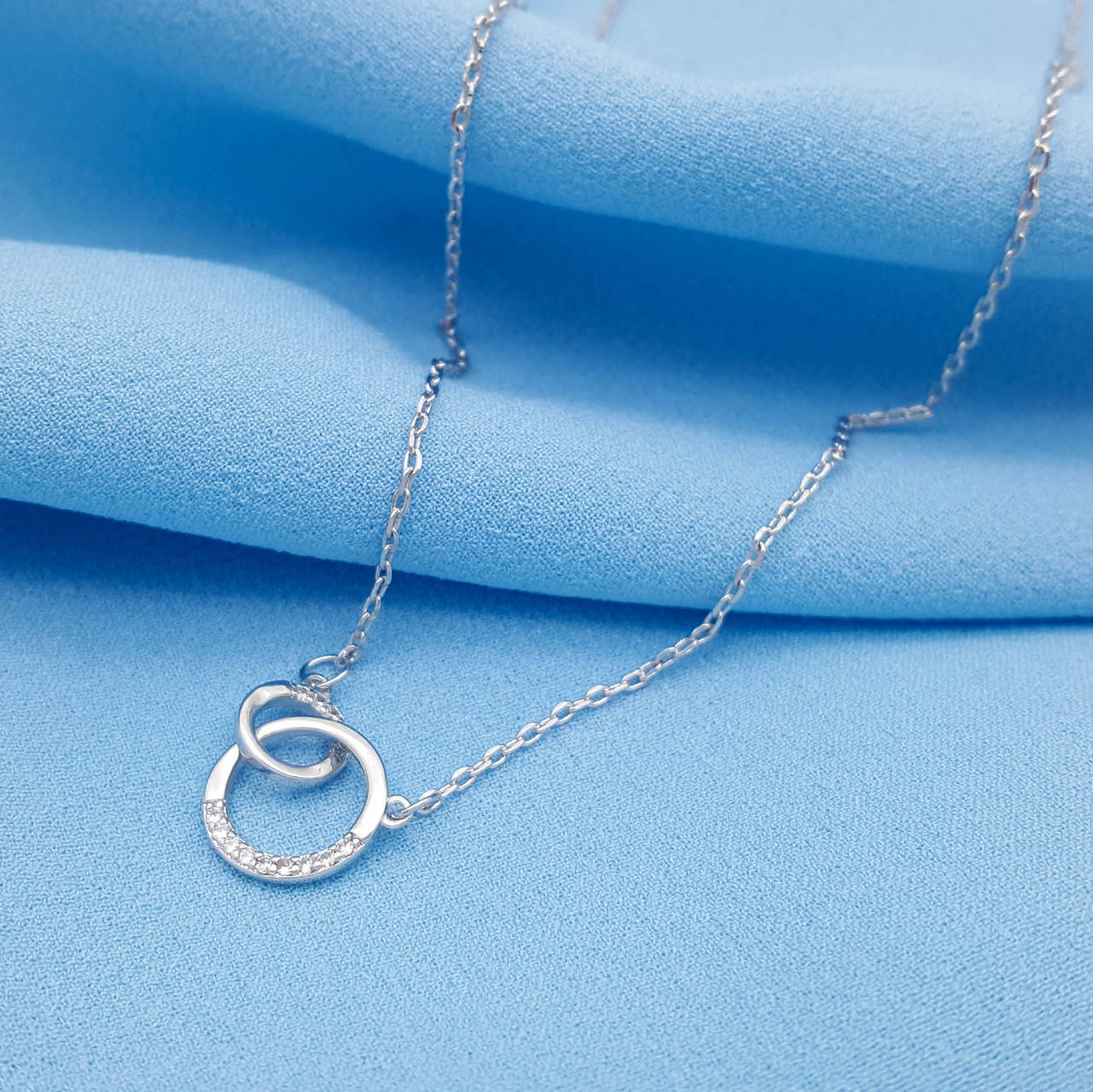 Подвеска, Кольца с камешками, р.46-50, под серебро
Подвеска, Кольца с камешками, р.46-50, под серебро