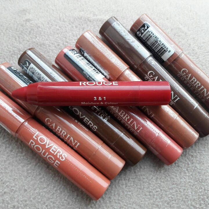 Карандаш- помада 3 в 1 lovers Rouge Gabrini 
Карандаш- помада 3 в 1 lovers Rouge Gabrini