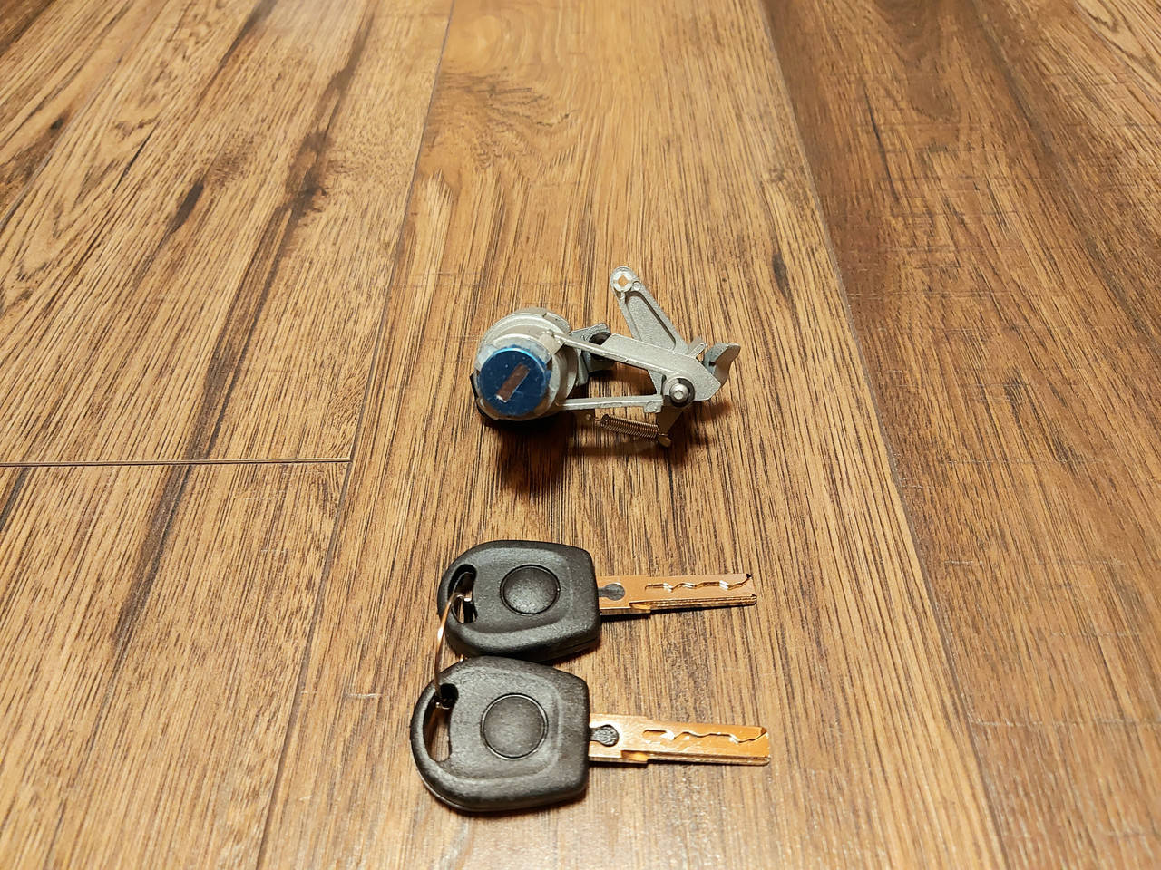 Личинка (сердцевина) замок багажника VW Golf 4 (08.1997 - 06.2006)
Личинка (сердцевина) замок багажника VW Golf 4 (08.1997 - 06.2006)