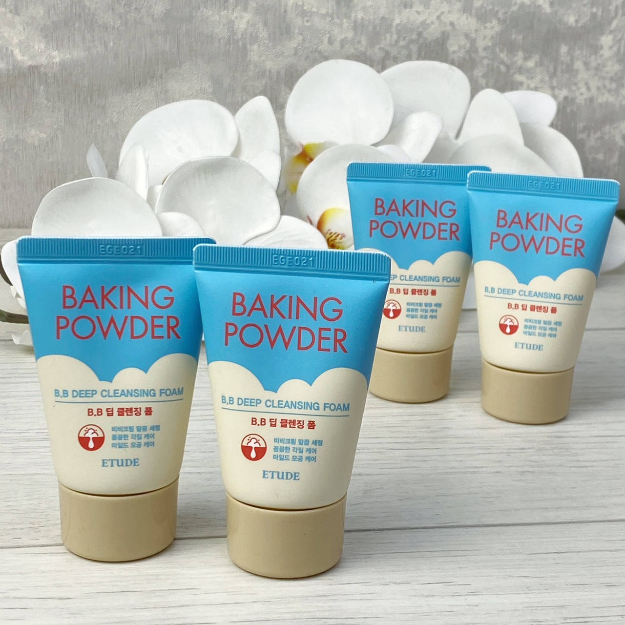 Пенка для удаления макияжа и BB крема Etude House Baking Powder BB Deep Cleansing Foam, 30 мл
Пенка для удаления макияжа и BB крема Etude House Baking Powder BB Deep Cleansing Foam, 30 мл