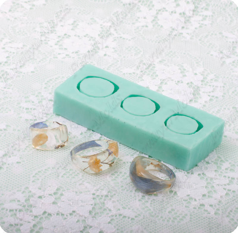 Силиконовый молд для эпоксидной смолы, подборка на 3 кольца (13,5-14,5-15,5) 
Силиконовый молд для эпоксидной смолы, подборка на 3 кольца (13,5-14,5-15,5)