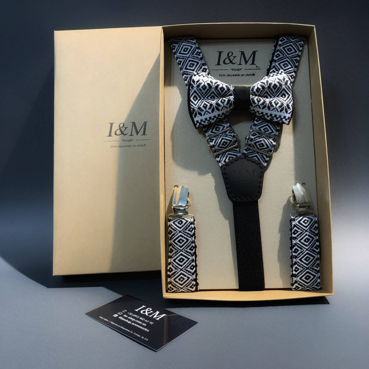 Набор I&M Craft галстук-бабочка и подтяжки для брюк в украинском стиле вышиванка (030304)
Набор I&M Craft галстук-бабочка и подтяжки для брюк в украинском стиле вышиванка (030304)