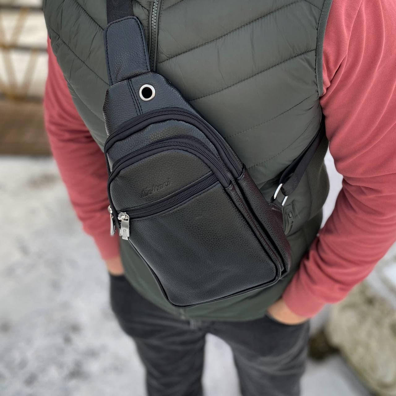 Мужская кожаная сумка на грудь бананка слинг черного цвета, экок кожа стильная вместительная, Черный 
Мужская кожаная сумка на грудь бананка слинг черного цвета, экок кожа стильная вместительная, Черный