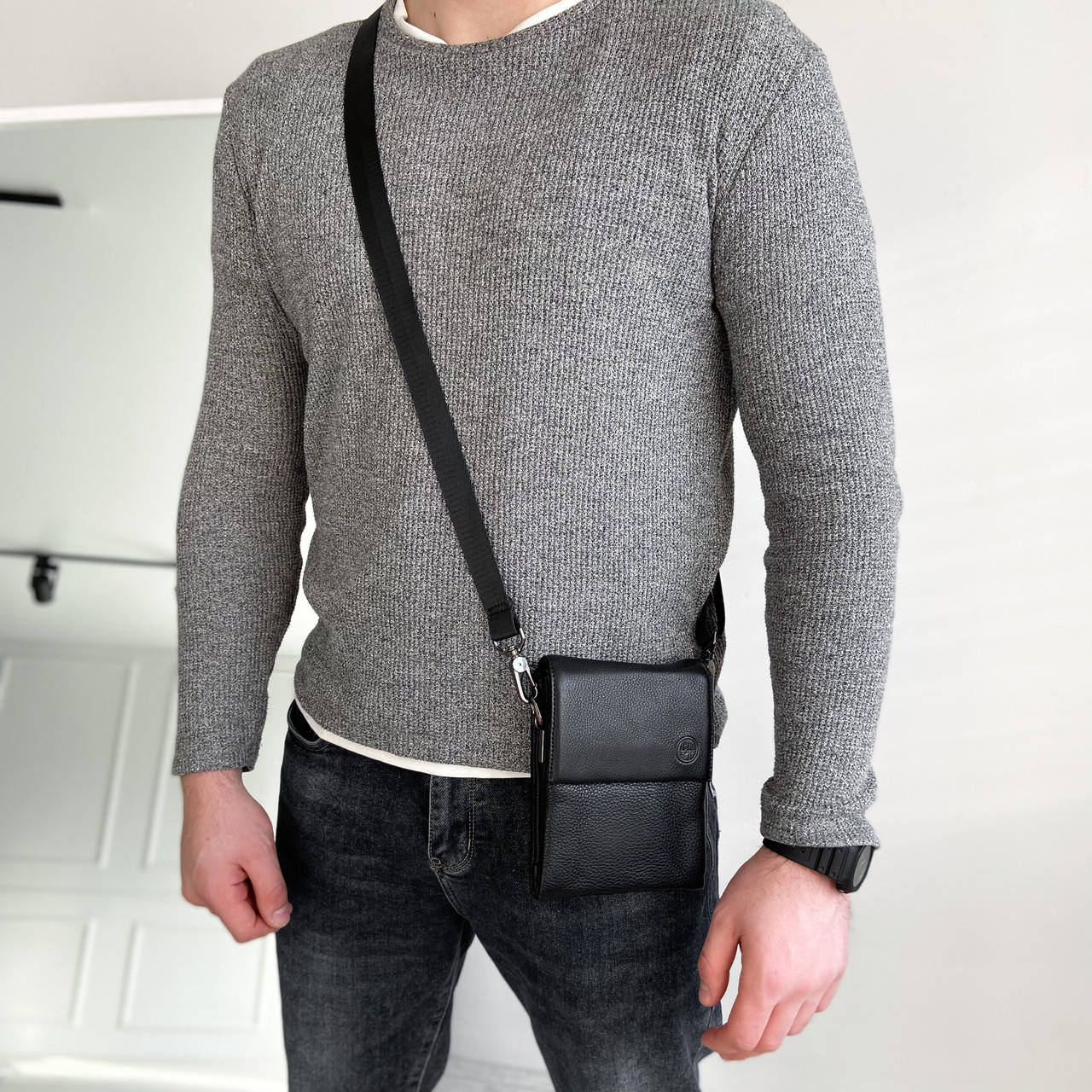 Мужская кожаная сумка мессенджер через плечо на два отделения H.T. Leather черная, Черный
Мужская кожаная сумка мессенджер через плечо на два отделения H.T. Leather черная, Черный