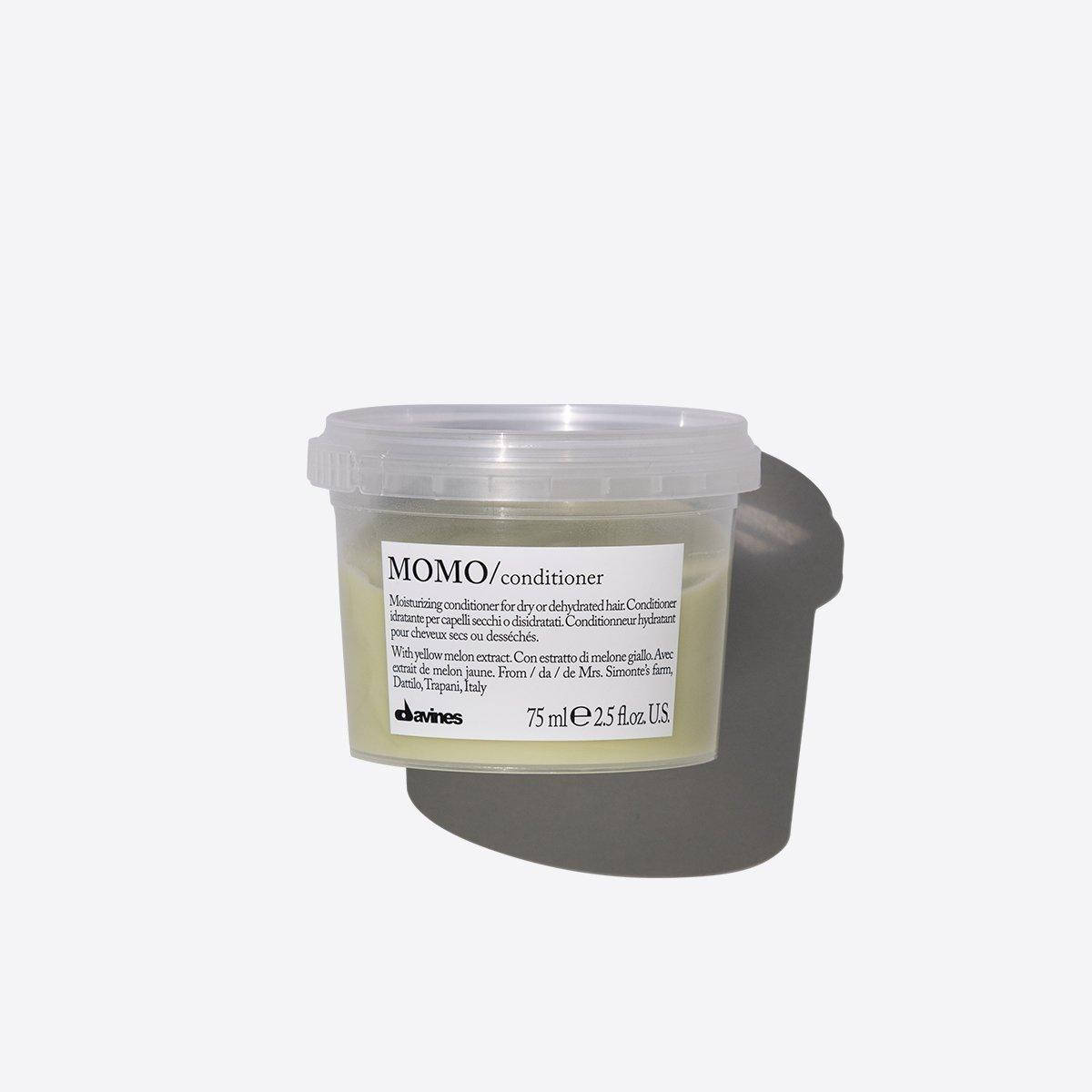 Увлажняющий кондиционер, облегчающий расчесывание волос 250 мл Davines Essential Haircare Momo Conditioner
Увлажняющий кондиционер, облегчающий расчесывание волос 250 мл Davines Essential Haircare Momo Conditioner