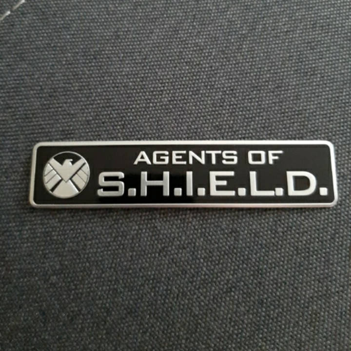 Наклейка/ Шильдик/ Емблема на авто AGENTS OF S.H.I.E.L.D 120×26 мм.
Наклейка/ Шильдик/ Емблема на авто AGENTS OF S.H.I.E.L.D 120×26 мм.