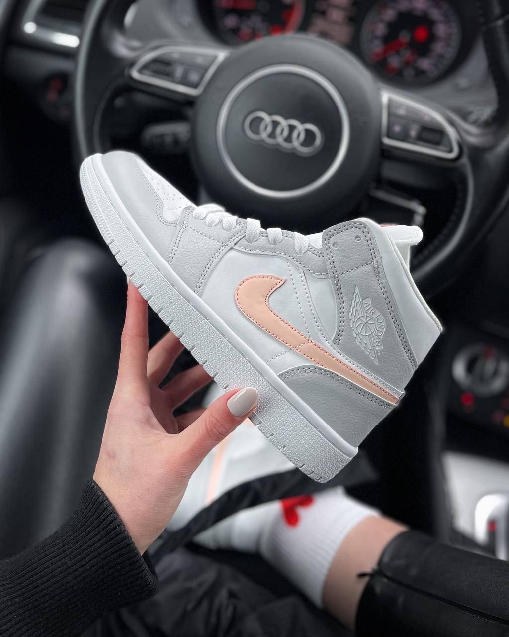Женские кроссовки Nike Air Jordan 1 Retro Custom Light Grey/Smoke White, Найк Аир Джордан
Женские кроссовки Nike Air Jordan 1 Retro Custom Light Grey/Smoke White, Найк Аир Джордан