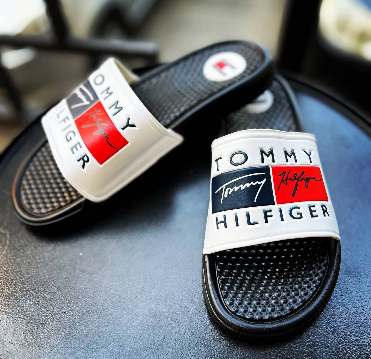 Тапки Tommy Hilfiger черные Турция, Летние мужские тапочки для улицы черного цвета 40 41 42 43 44 размеры 44, Черный
Тапки Tommy Hilfiger черные Турция, Летние мужские тапочки для улицы черного цвета 40 41 42 43 44 размеры 44, Черный