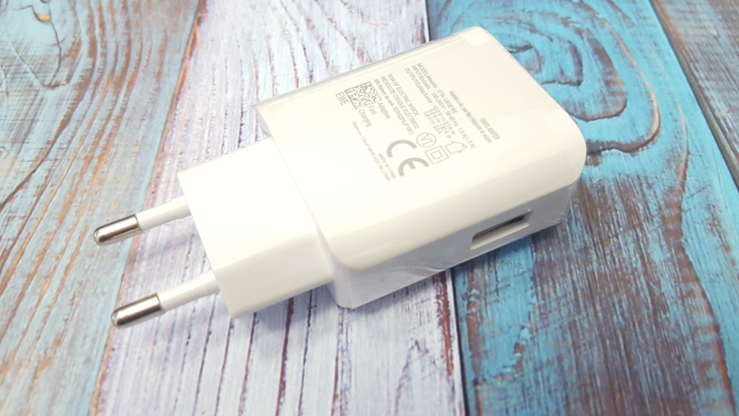 Сетевое зарядное устройство USB ETA-U90EWE 5V, 2A
Сетевое зарядное устройство USB ETA-U90EWE 5V, 2A