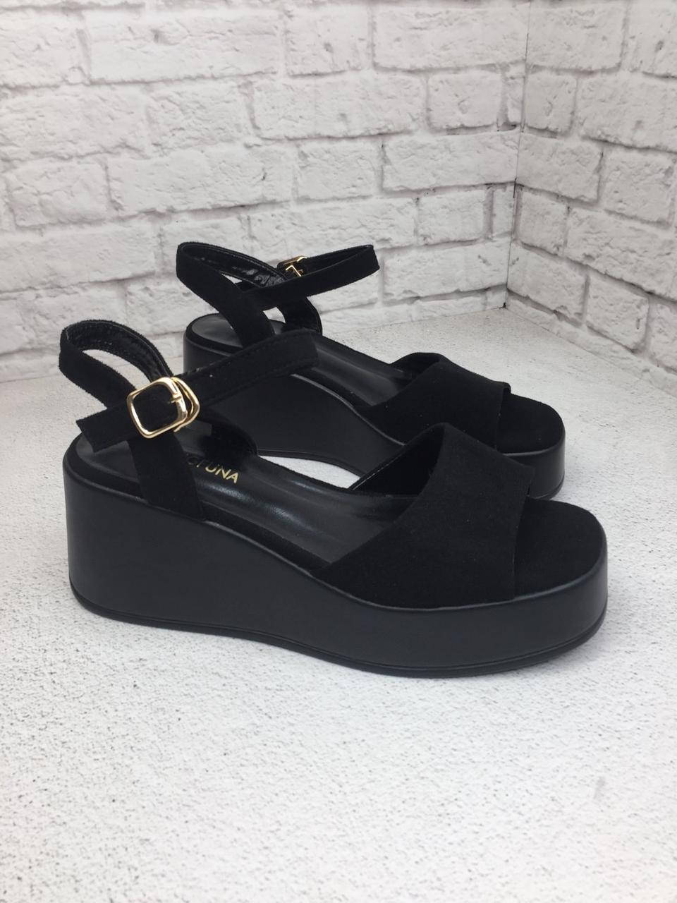 Женские летние босоножки черные замшевые № 407-70 на платформе ( 36-41 р.)
Женские летние босоножки черные замшевые № 407-70 на платформе ( 36-41 р.)