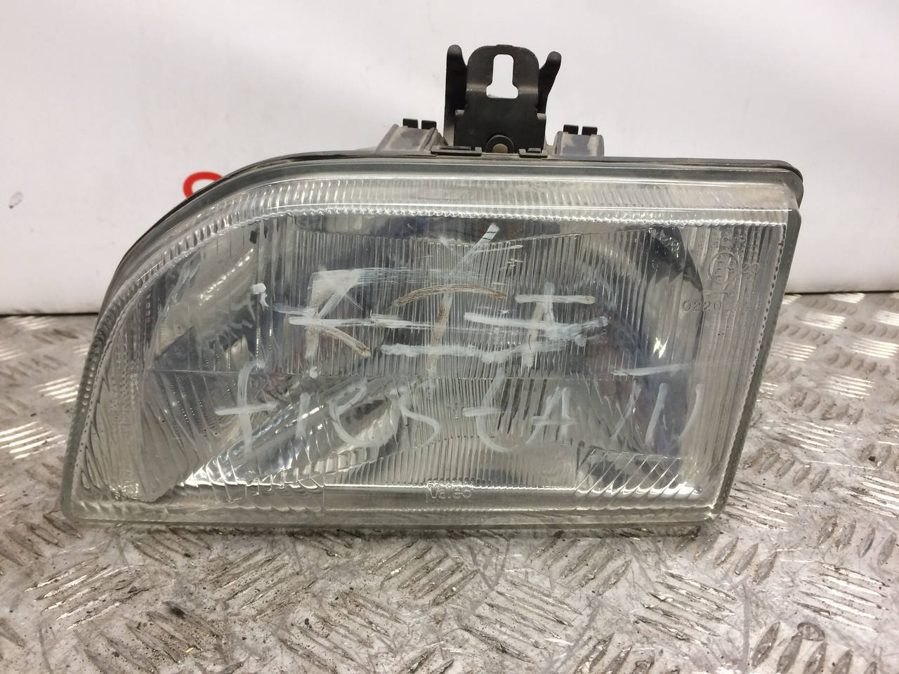 Фара передняя левая, оптика Ford Fiesta MK3 (1989-1997) L 
Фара передняя левая, оптика Ford Fiesta MK3 (1989-1997) L