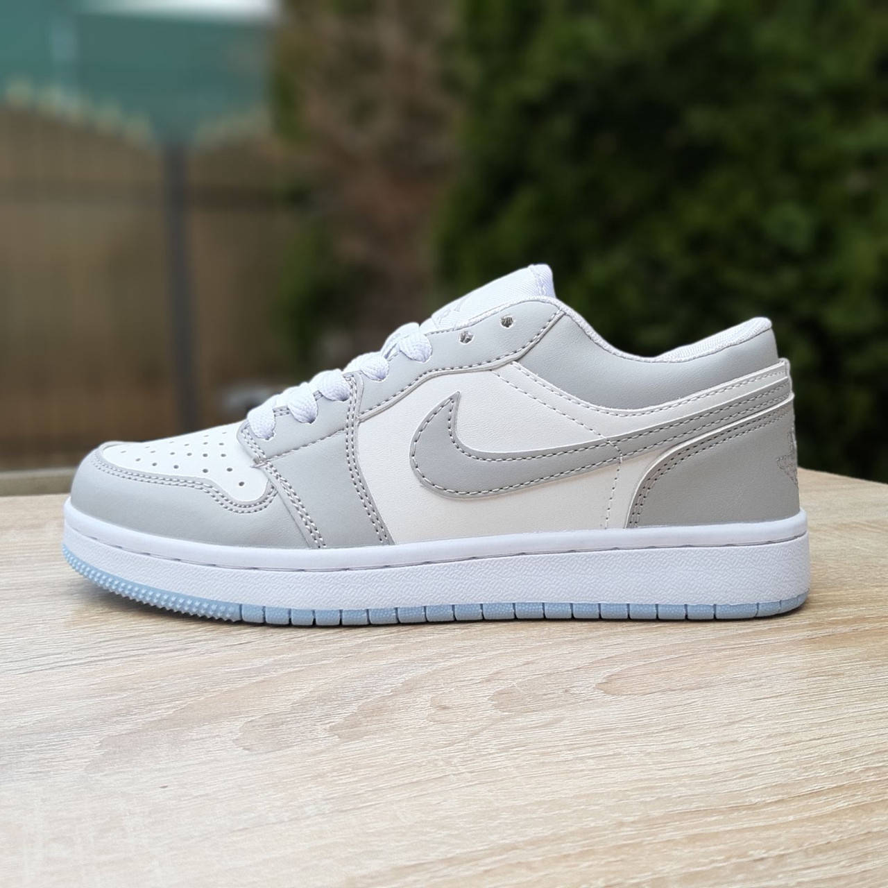 Женские кроссовки низкие серые с белым Nike Air Jordan 1 Retro. Обувь женская Найк Аир Джордан 1 Ретро, Серый
Женские кроссовки низкие серые с белым Nike Air Jordan 1 Retro. Обувь женская Найк Аир Джордан 1 Ретро, Серый