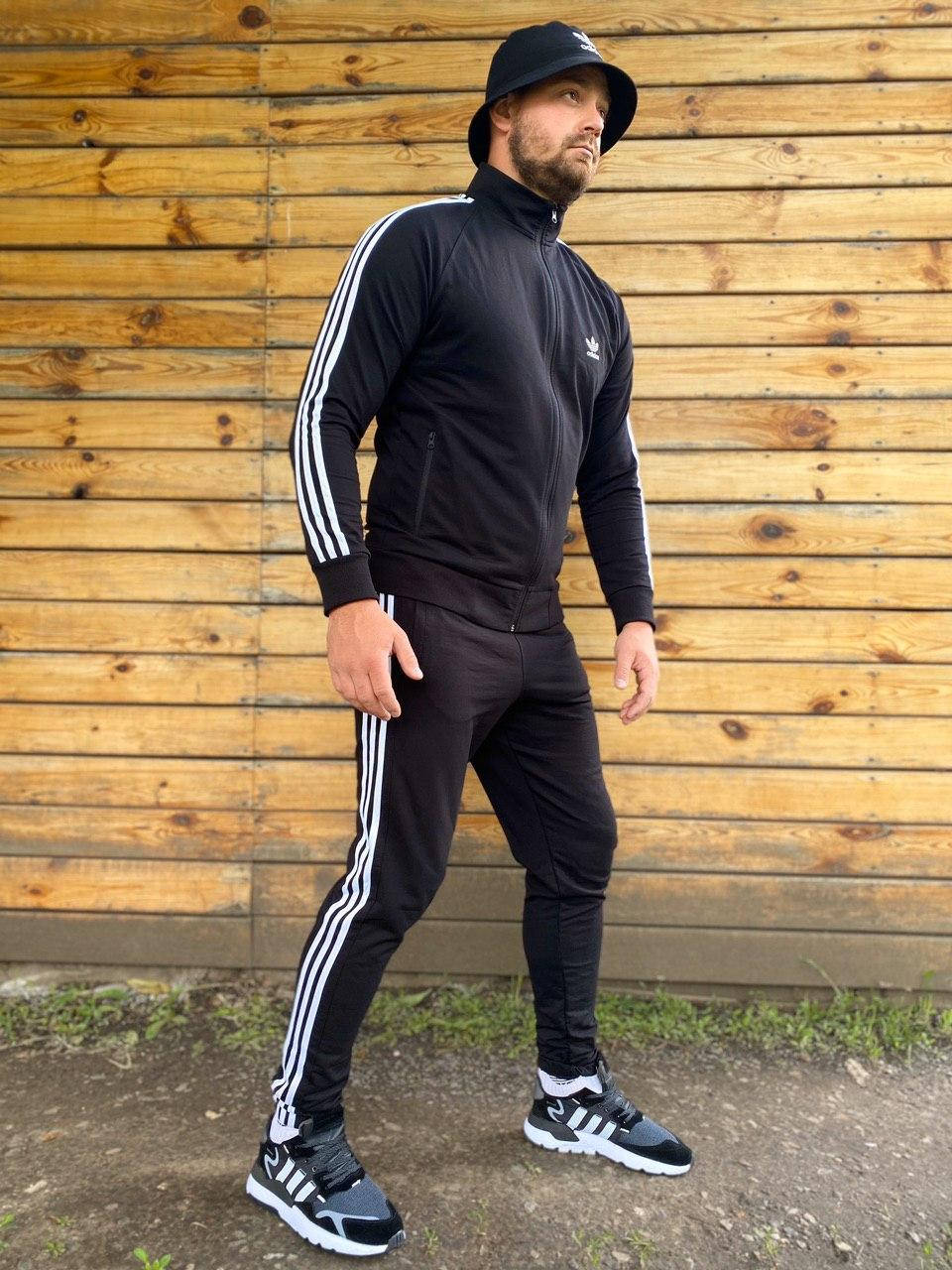 Мужской спортивный костюм Adidas легкий демисезонный на молнии с лампасами черного цвета, Черный
Мужской спортивный костюм Adidas легкий демисезонный на молнии с лампасами черного цвета, Черный