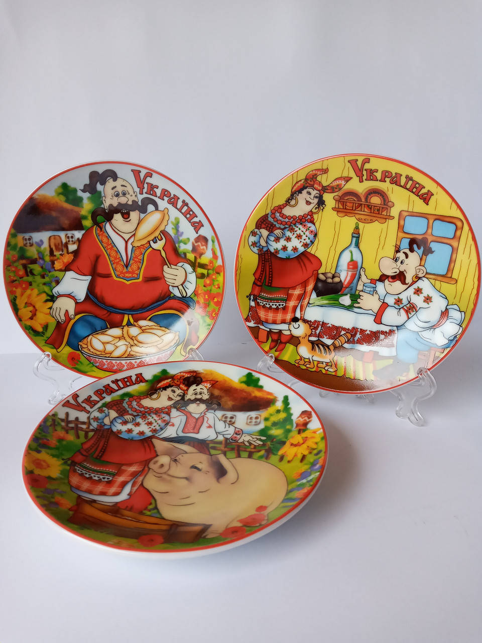 Тарілка керамічна сувенірна з малюнком української тематики "Україна" 
Тарілка керамічна сувенірна з малюнком української тематики "Україна"