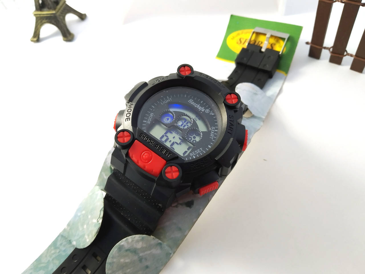 Цифровые часы наручные мужские Haozfuhu красные, часы мужские спортивные электронные с подсветкой красные 
Цифровые часы наручные мужские Haozfuhu красные, часы мужские спортивные электронные с подсветкой красные