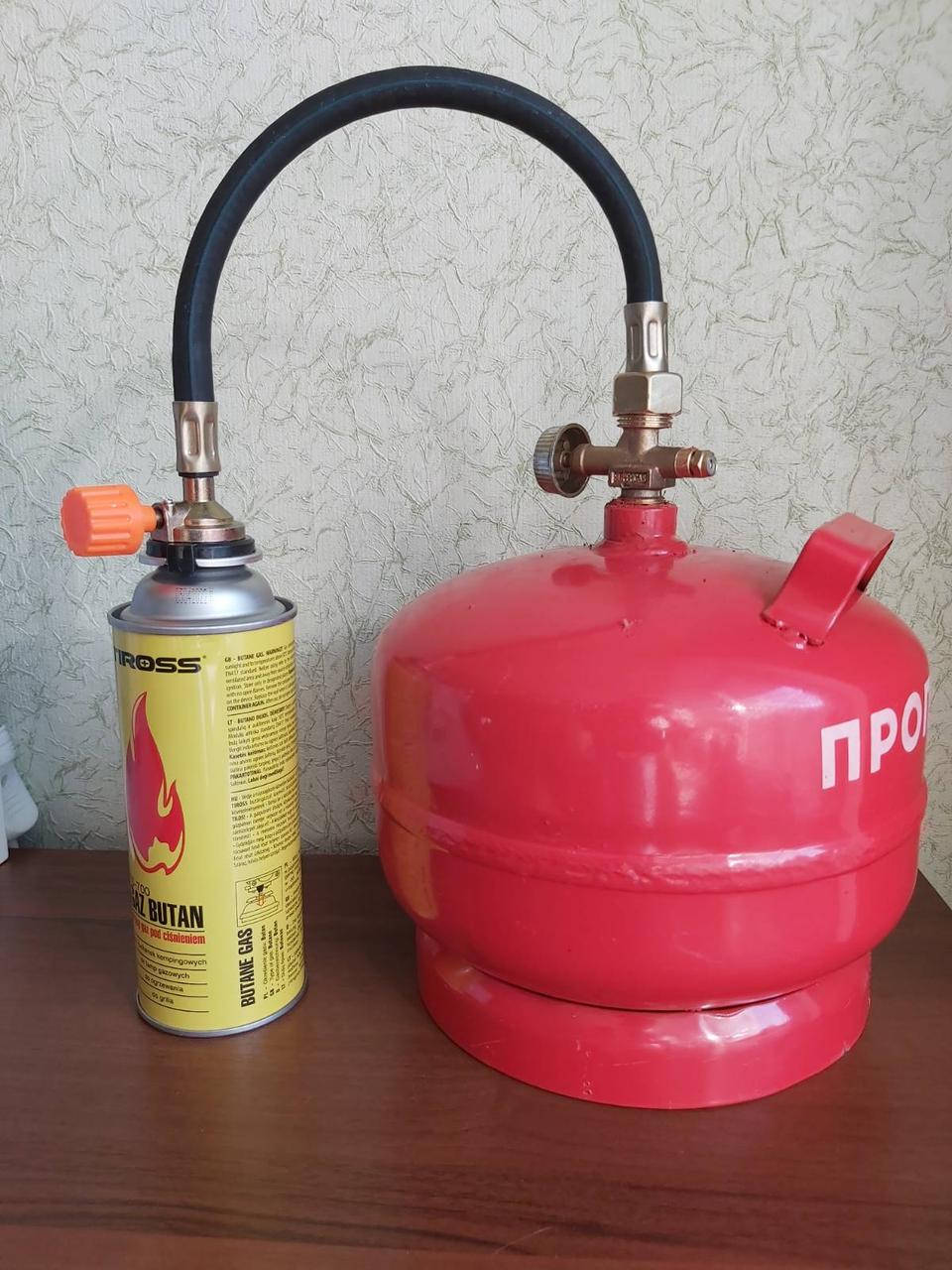 Переходник для заправки туристических газовых баллонов цангового типа от бытовых баллонов.
Переходник для заправки туристических газовых баллонов цангового типа от бытовых баллонов.