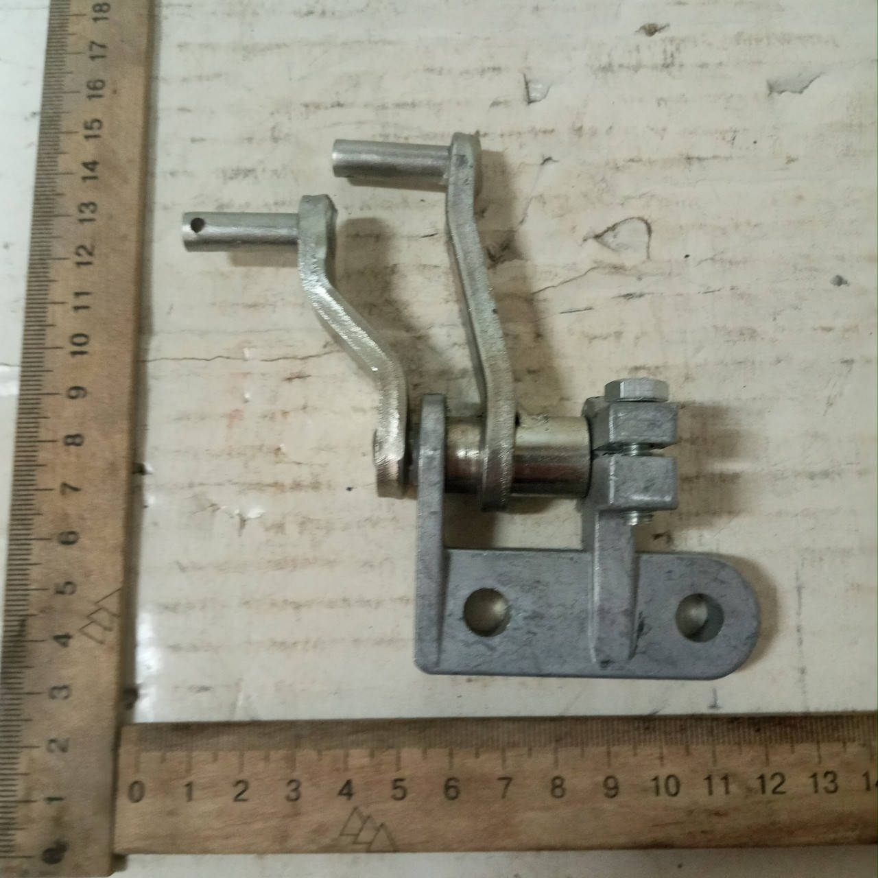 Кронштейн промежуточных рычагов УАЗ 452 452-1804100
Кронштейн промежуточных рычагов УАЗ 452 452-1804100