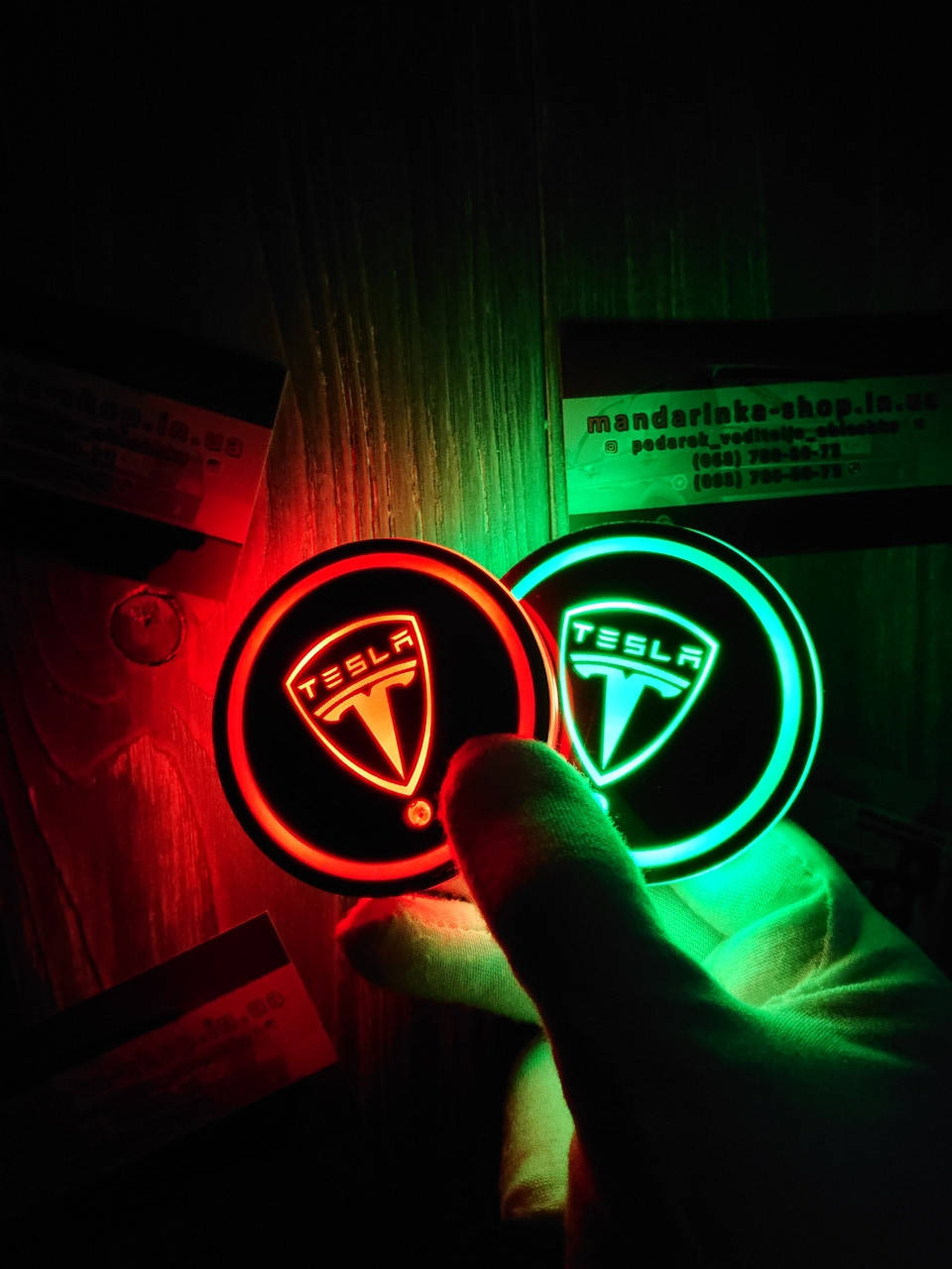 Подсветка подстаканника с логотипом автомобиля TESLA
Подсветка подстаканника с логотипом автомобиля TESLA