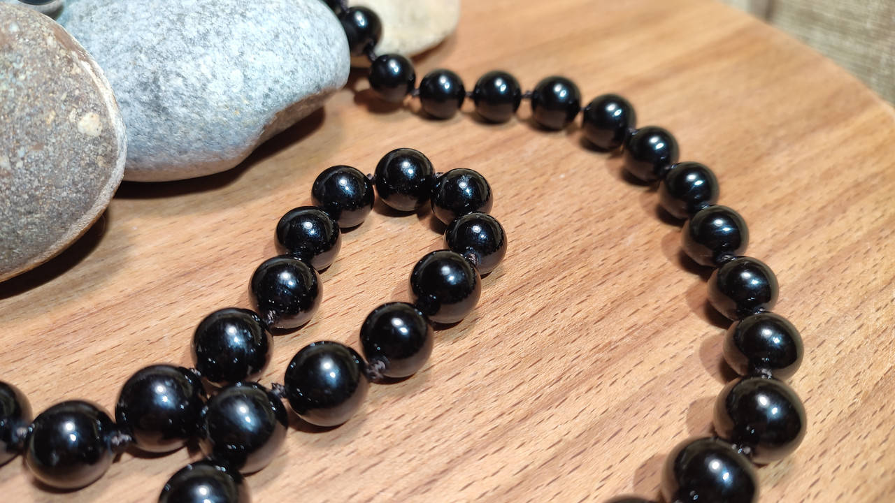 Чёрный агат 12мм (бусы)
Чёрный агат 12мм (бусы)