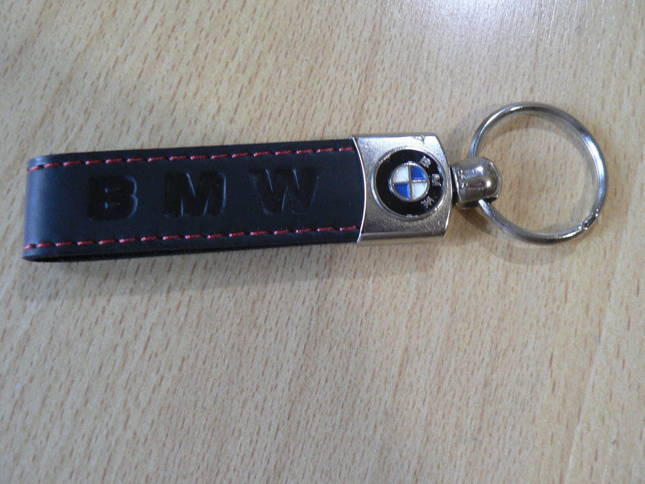 Брелок хлястик BMW 110мм 15г кожзам черный гладкий эмблема БМВ автомобильный на авто ключи Уценка центровка
Брелок хлястик BMW 110мм 15г кожзам черный гладкий эмблема БМВ автомобильный на авто ключи Уценка центровка