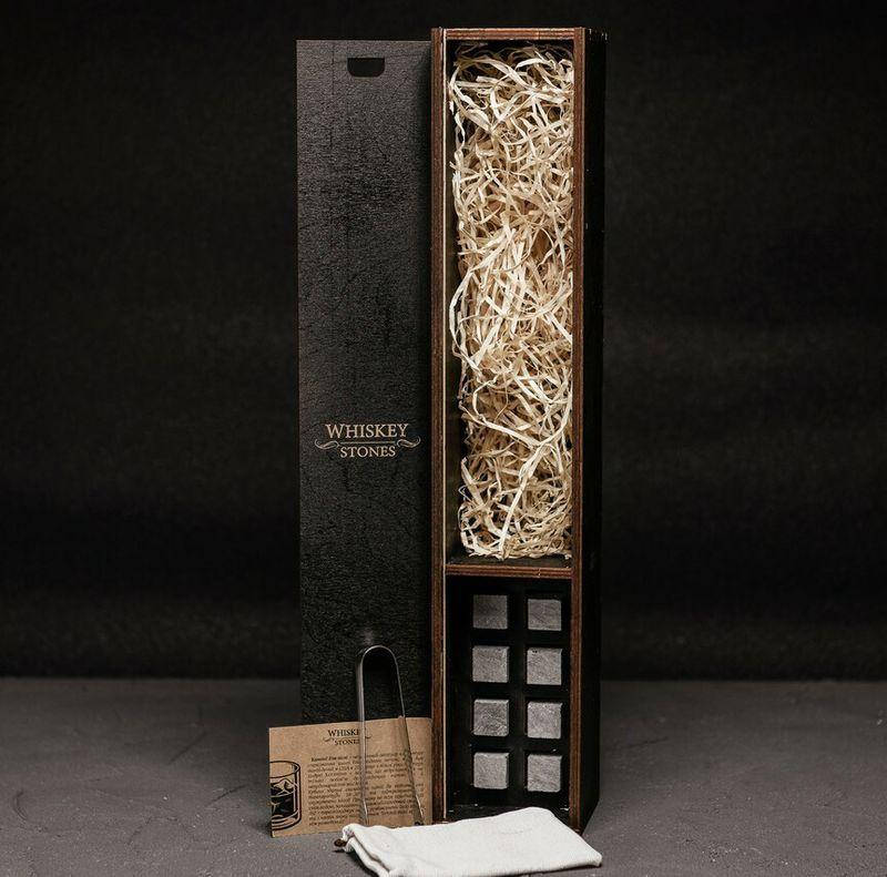 Камни для виски в коробке подарочной с отделением для бутылки 0,5 л. Whiskey stones 141020
Камни для виски в коробке подарочной с отделением для бутылки 0,5 л. Whiskey stones 141020