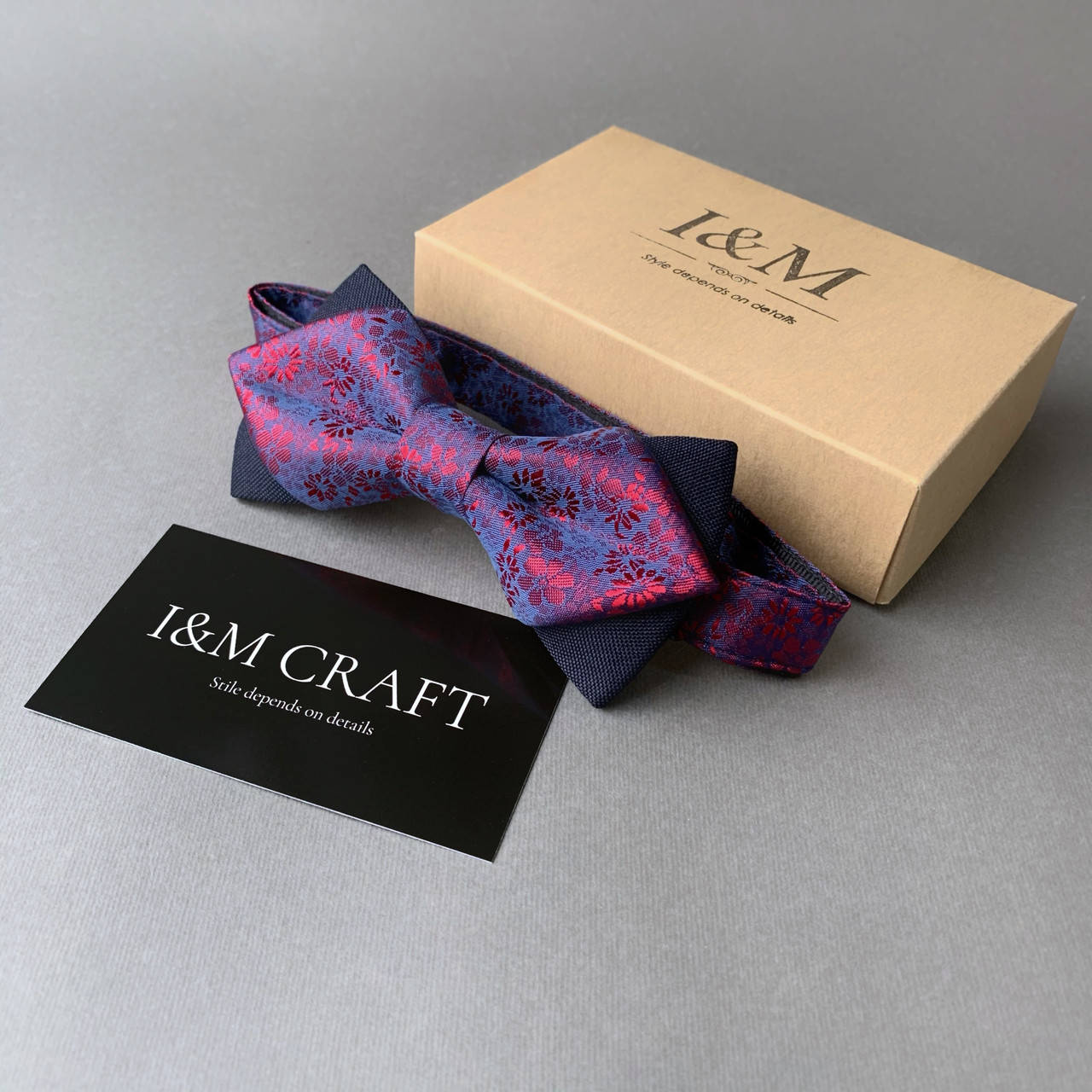 Галстук-бабочка I&M Craft с острыми концами фиолетовый с отливом малинового (100108N), Малиновый
Галстук-бабочка I&M Craft с острыми концами фиолетовый с отливом малинового (100108N), Малиновый