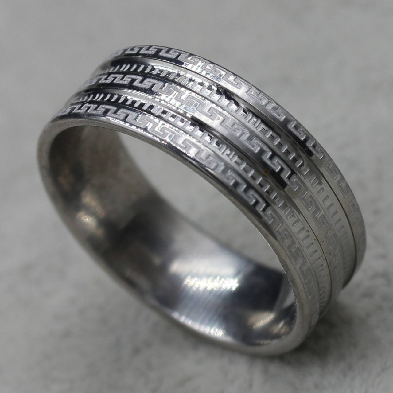 Кольцо серебристое из ювелирной медицинской стали от Stainless Steel марка 316 L ширина 8 мм лазерное
Кольцо серебристое из ювелирной медицинской стали от Stainless Steel марка 316 L ширина 8 мм лазерное