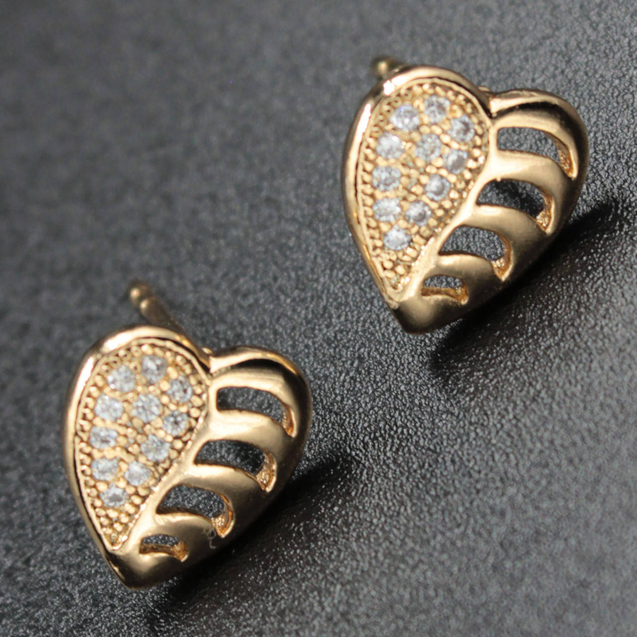 Серьги женские золотистого цвета Xuping Jewelry гвоздики,пусеты сердечки со стразами 24K
Серьги женские золотистого цвета Xuping Jewelry гвоздики,пусеты сердечки со стразами 24K