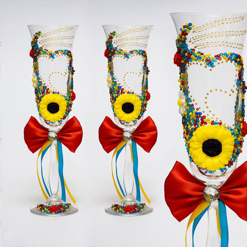 Свадебные бокалы в украинском стиле с подсолнухами, Разные цвета
Свадебные бокалы в украинском стиле с подсолнухами, Разные цвета