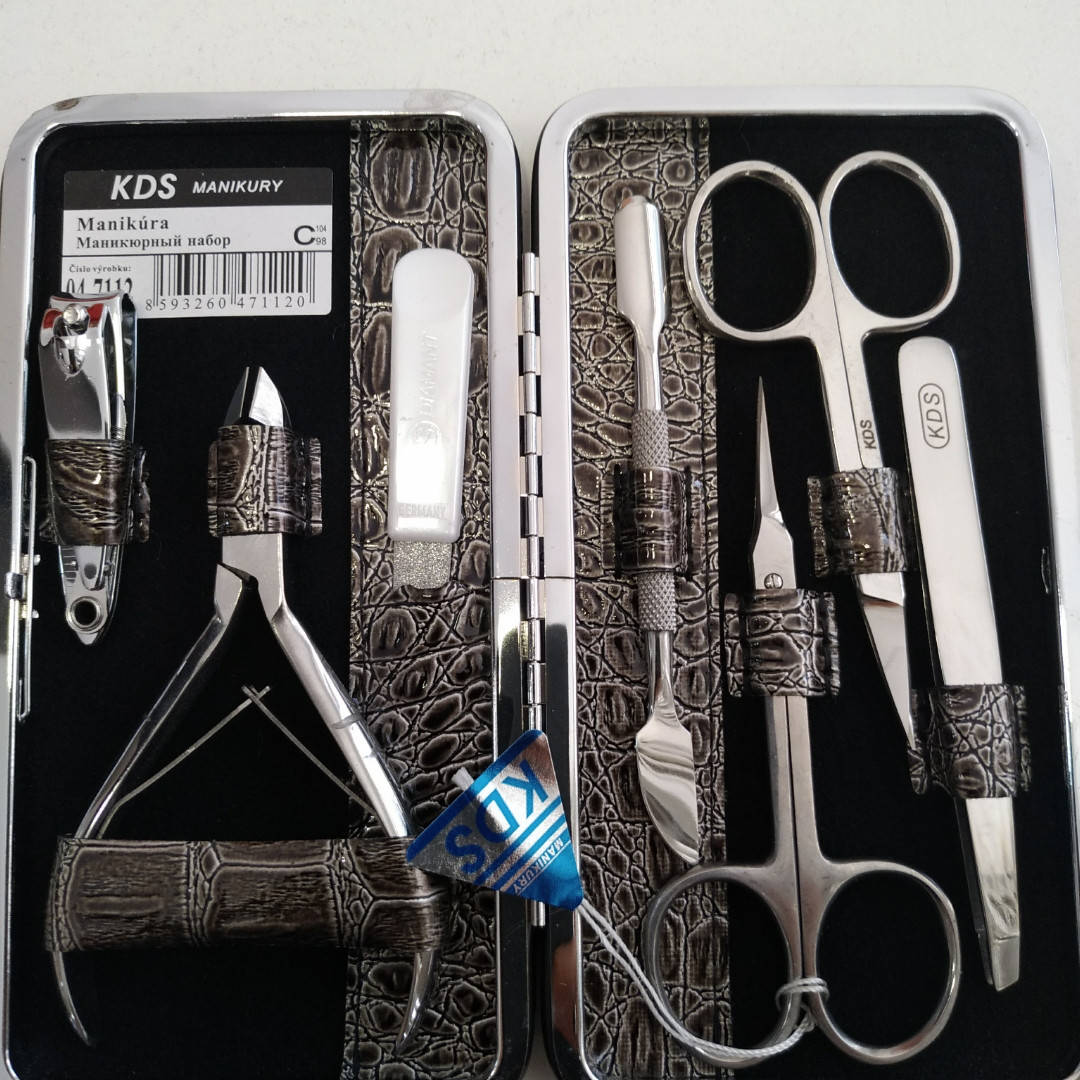 Маникюрный набор KDS рамка (7 предметов)
Маникюрный набор KDS рамка (7 предметов)