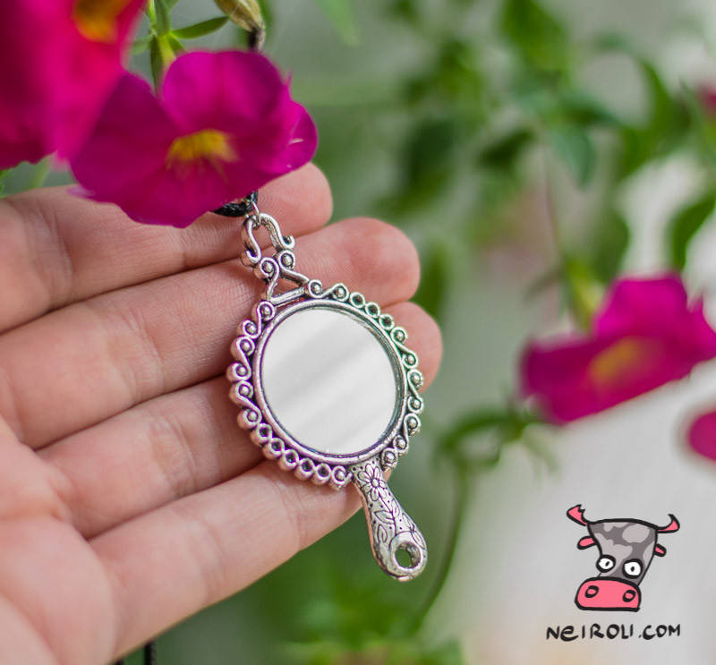 Кулон "Зеркало круглое. серебро". На шнурке 
Кулон "Зеркало круглое. серебро". На шнурке