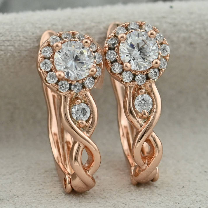 Серьги 27887 размер 15х6 мм белые фианиты вес 2.0 г позолота РО
Серьги 27887 размер 15х6 мм белые фианиты вес 2.0 г позолота РО