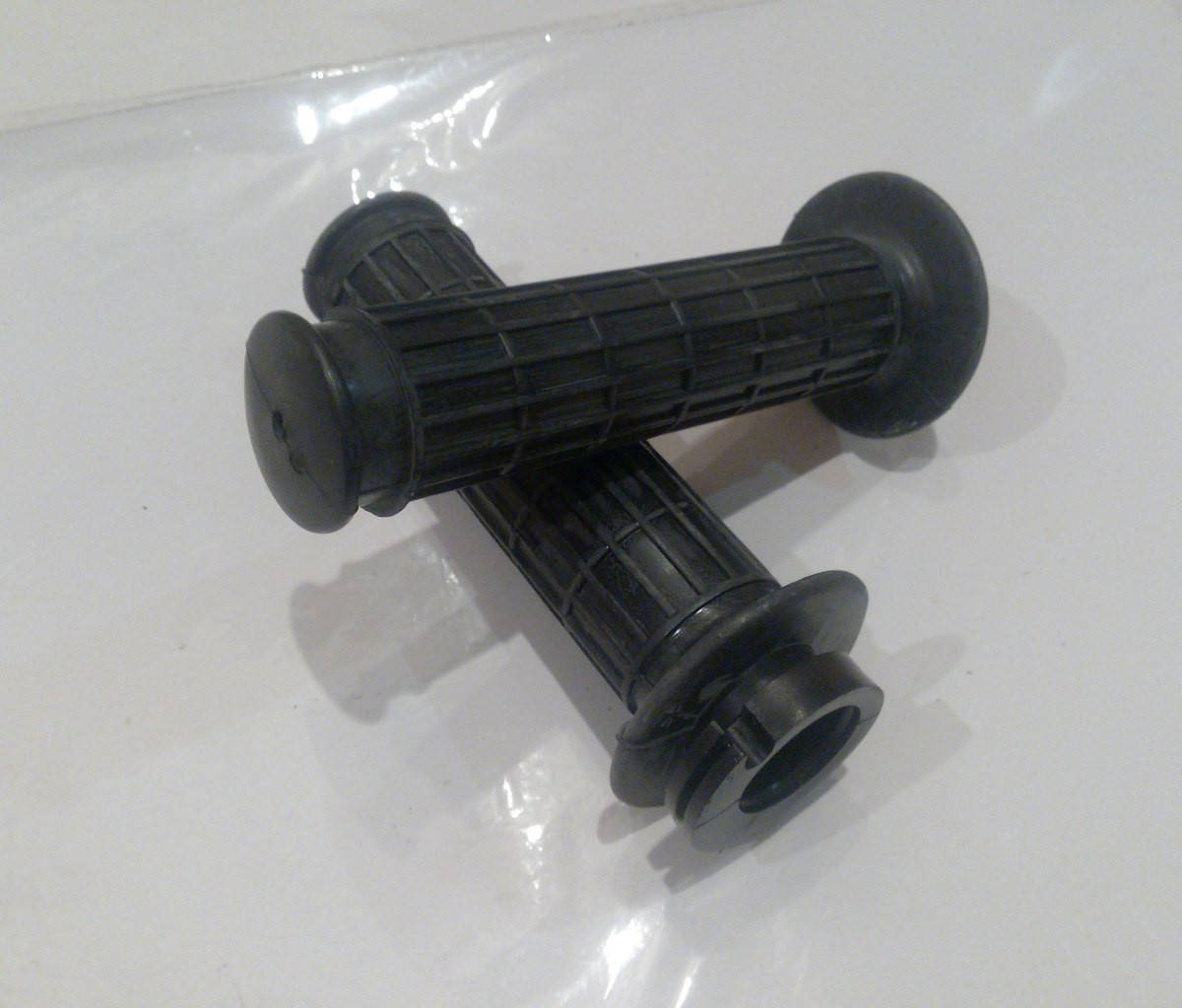 Ручки резиновые с пластмассовой вставкой Ява набор
Ручки резиновые с пластмассовой вставкой Ява набор