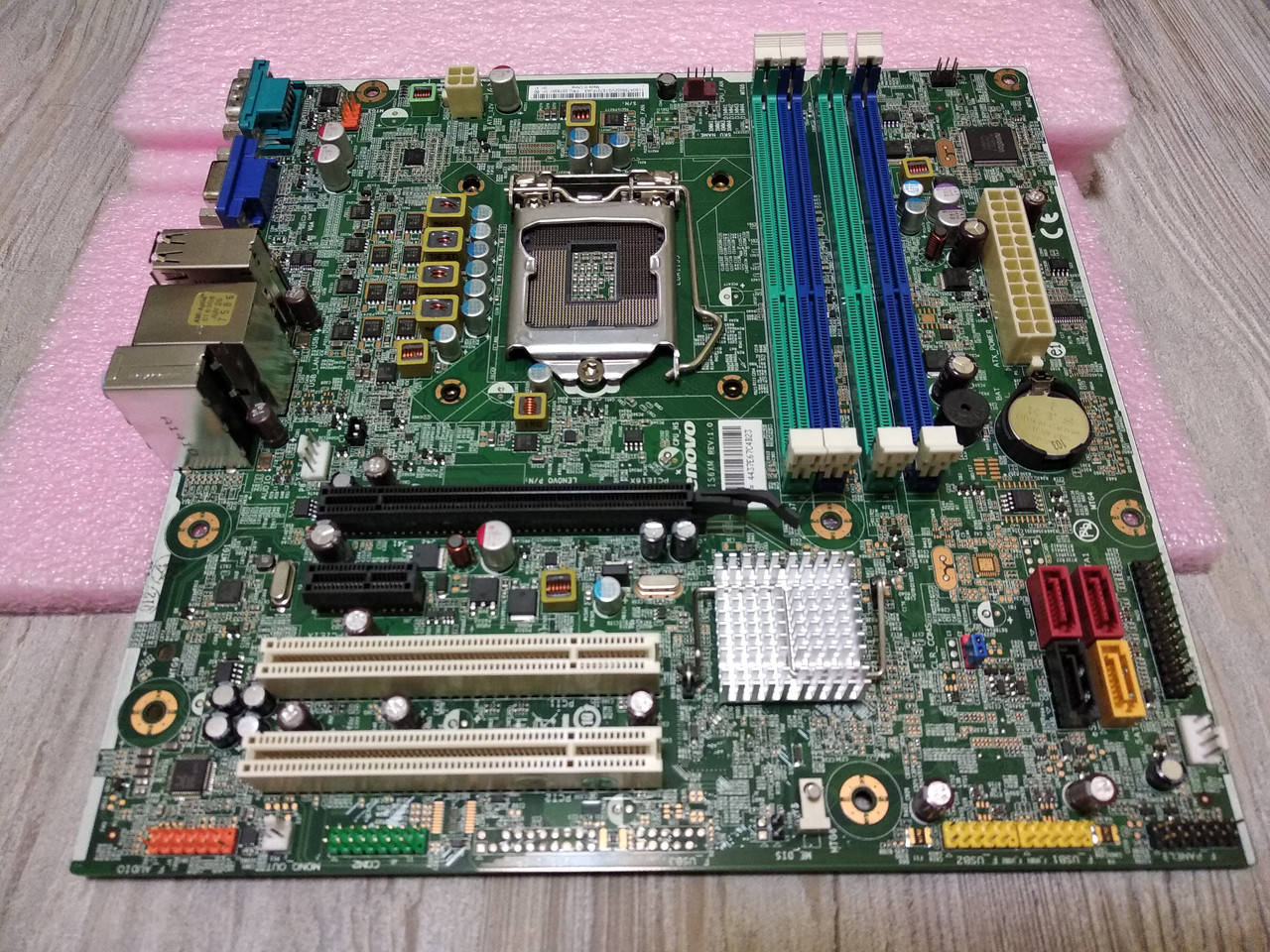 Материнская плата Lenovo ThinkCentre M91p для 2 поколения процессоров Intel (s1155, Intel Q67, PCI-Ex16)
Материнская плата Lenovo ThinkCentre M91p для 2 поколения процессоров Intel (s1155, Intel Q67, PCI-Ex16)