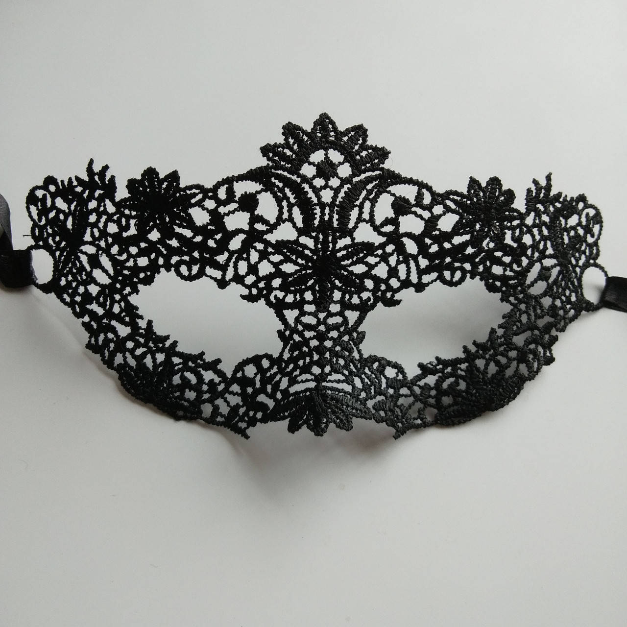 Маска кружевная, ажурная на завязках (держит форму - не падает) 
Маска кружевная, ажурная на завязках (держит форму - не падает)